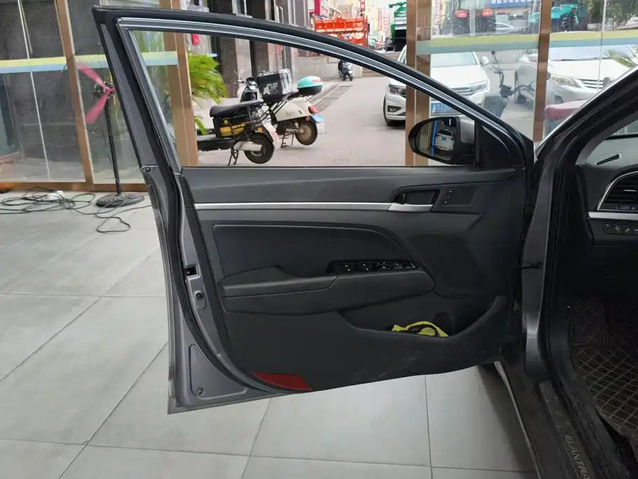 Hyundai Elantra — миниатюра 7