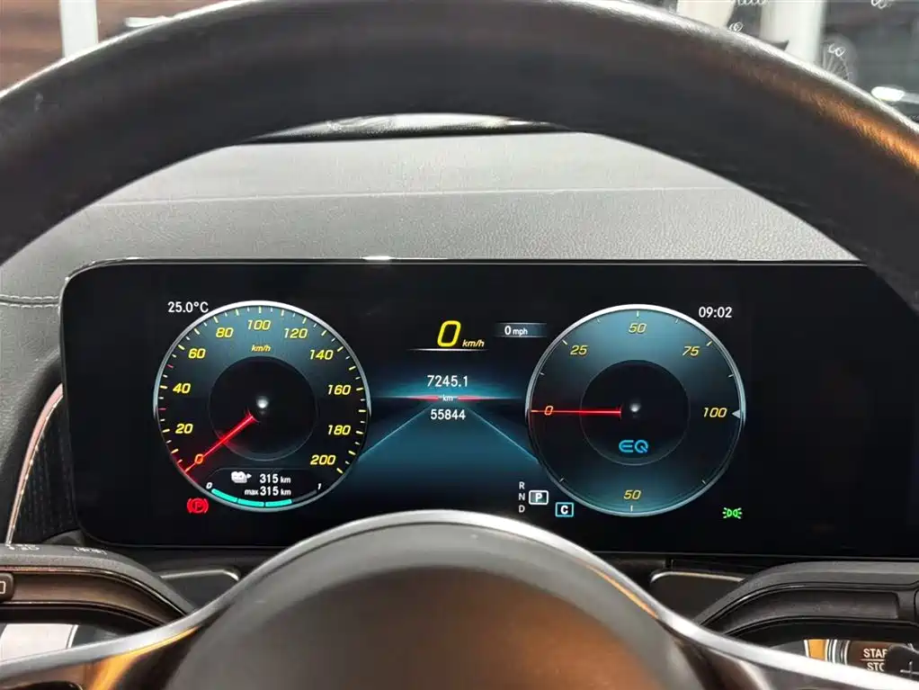 Mercedes-Benz EQB — миниатюра 12