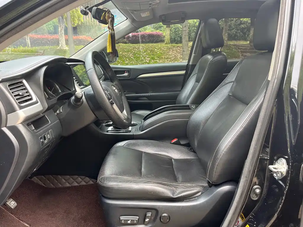 Toyota Highlander 2017 2.0T Luxury 7 мест