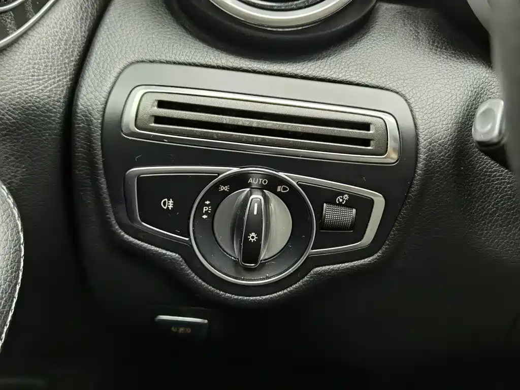 Mercedes-Benz C-Class — миниатюра 21