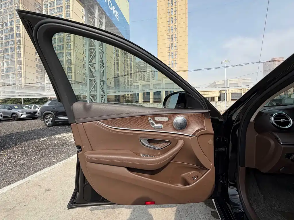 Mercedes-Benz E-Class — миниатюра 15