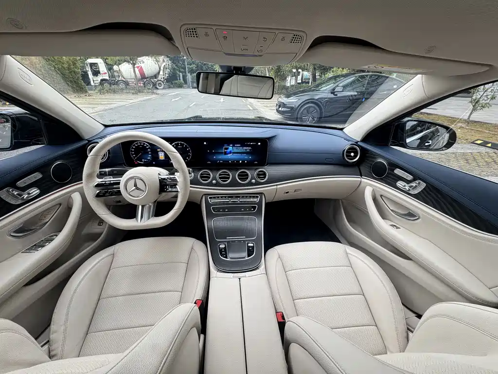 MERCEDES-BENZ E CLASS