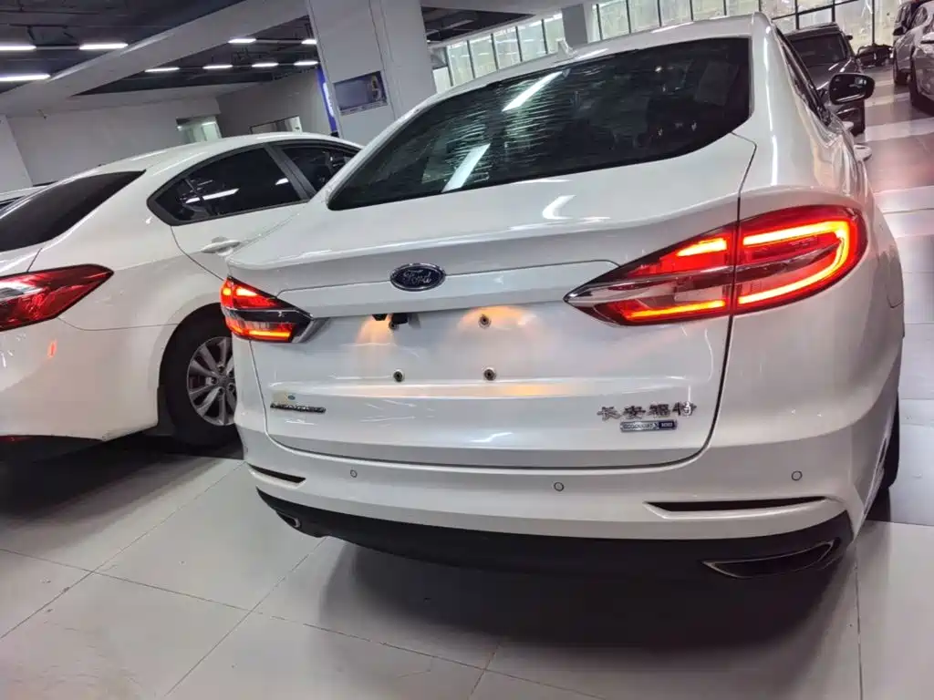 Ford Mondeo — миниатюра 6
