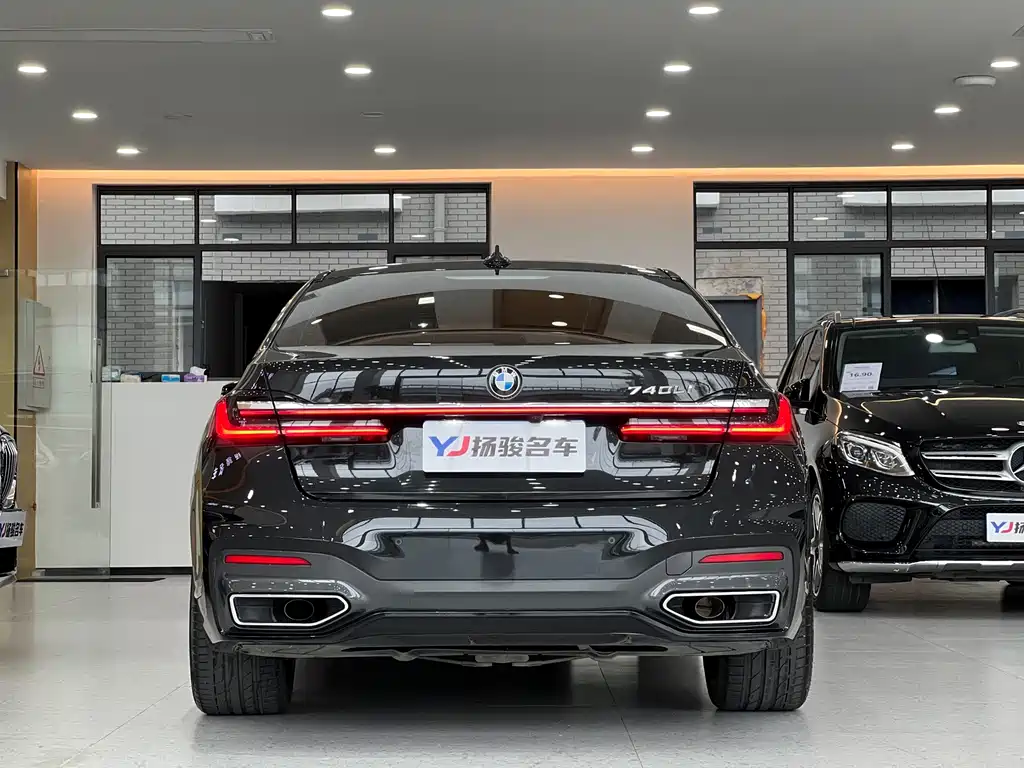 BMW 7 Series — миниатюра 4