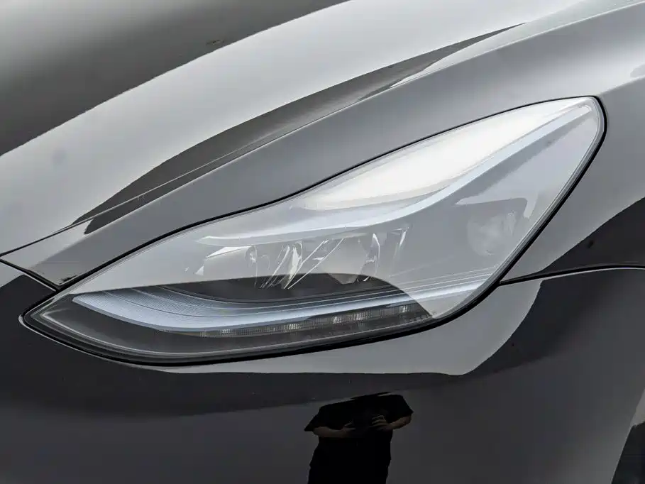 Tesla Model Y — миниатюра 12