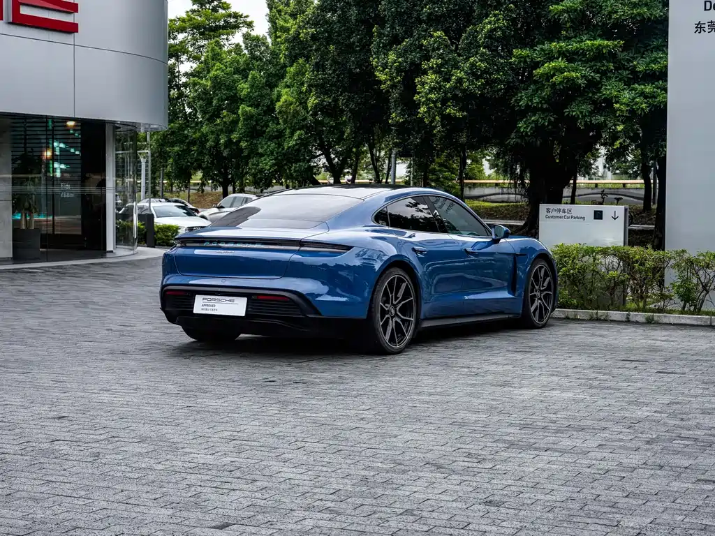 Porsche Taycan — миниатюра 6