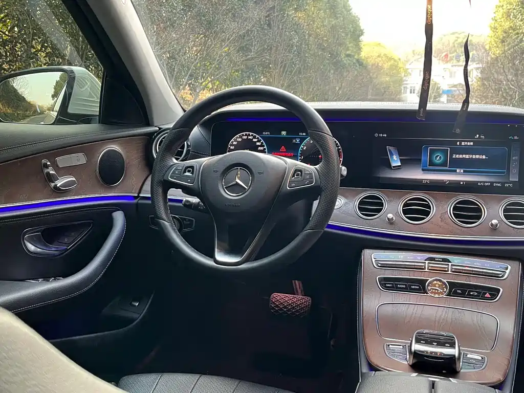 MERCEDES-BENZ E CLASS