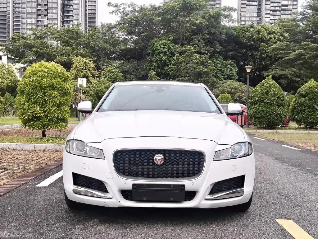 Jaguar XFL — миниатюра 3