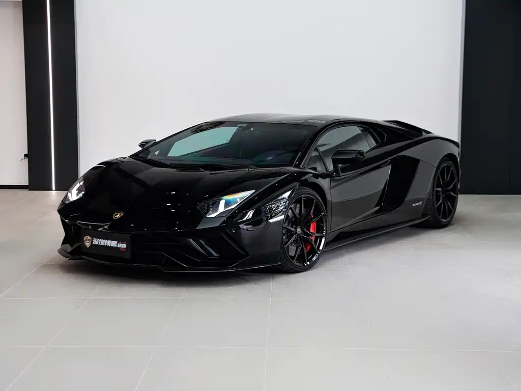 LAMBORGHINI AVENTADOR
