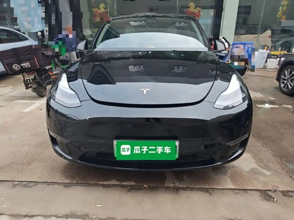 Tesla Model Y — миниатюра 3