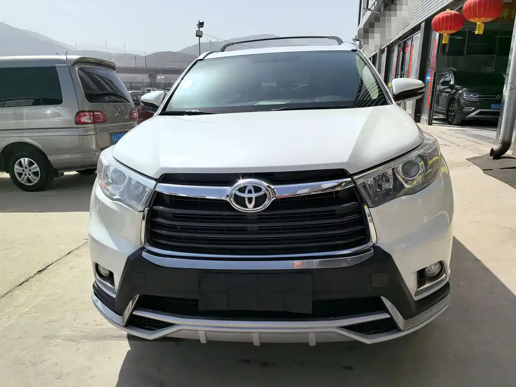 TOYOTA HIGHLANDER