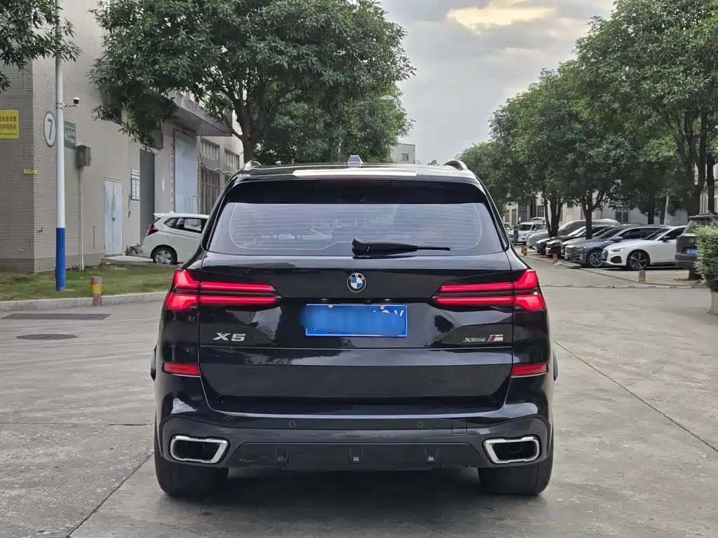 BMW X5 2023 xDrive 30Li Premium M Sport