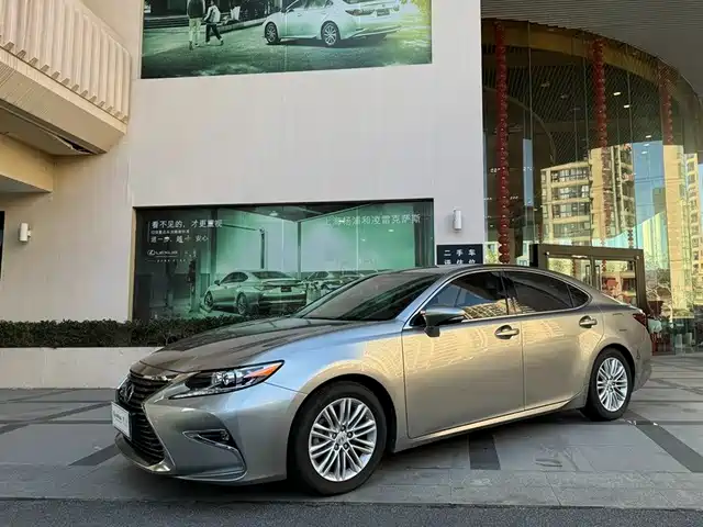 LEXUS ES 2018