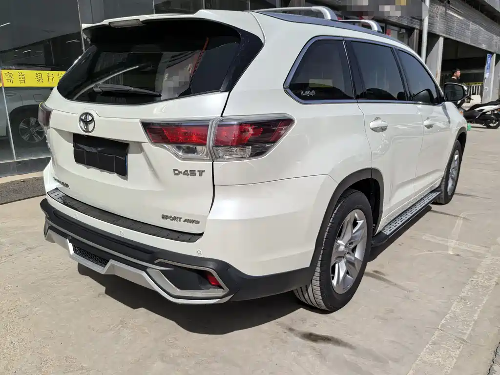 TOYOTA HIGHLANDER