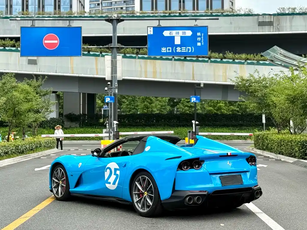 Ferrari 812 — миниатюра 9