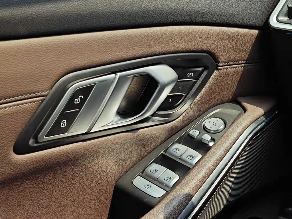 BMW 3 Series — миниатюра 17