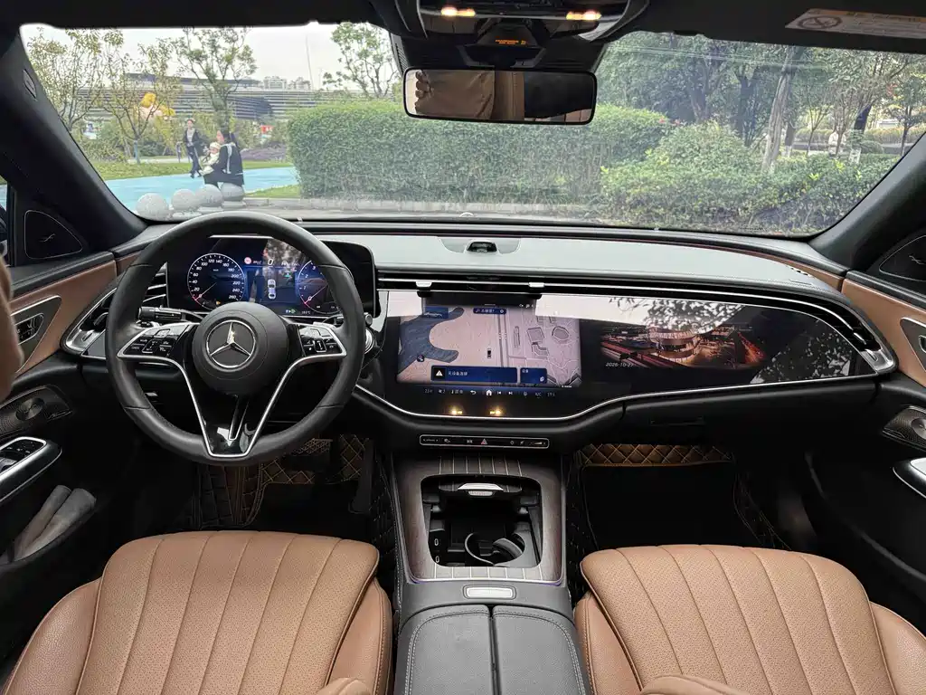Mercedes-Benz E-Class — миниатюра 11