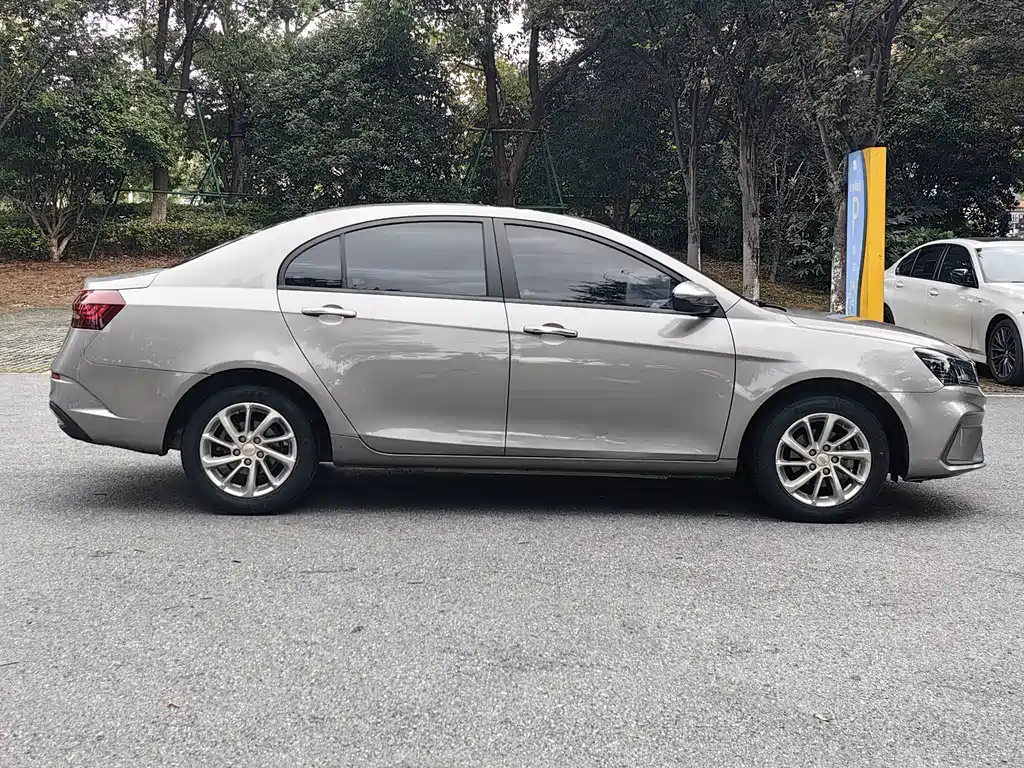 Geely Emgrand — миниатюра 14