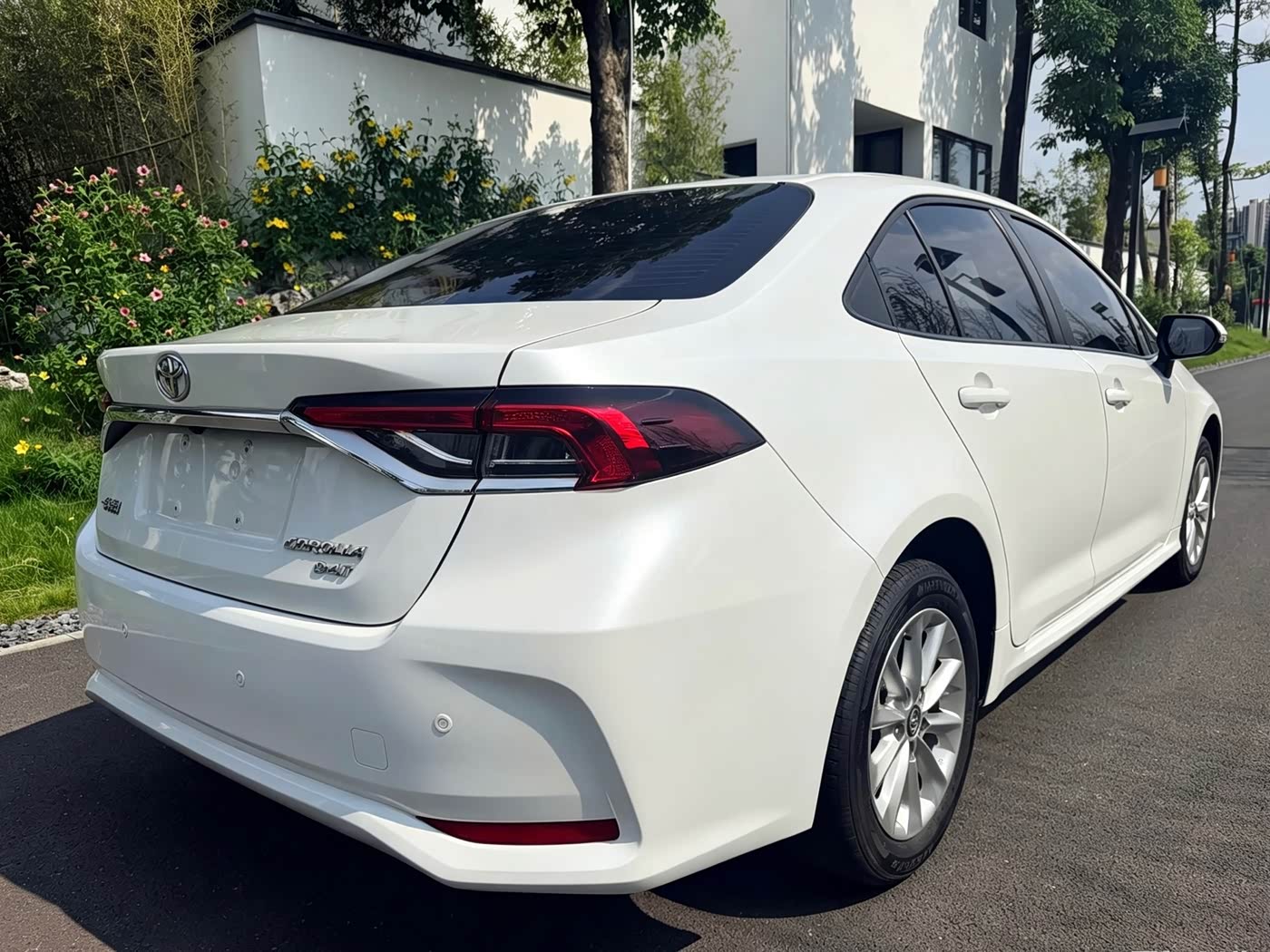 Toyota Corolla 1.2 л 2022 г. Белый, пробег 30000 км