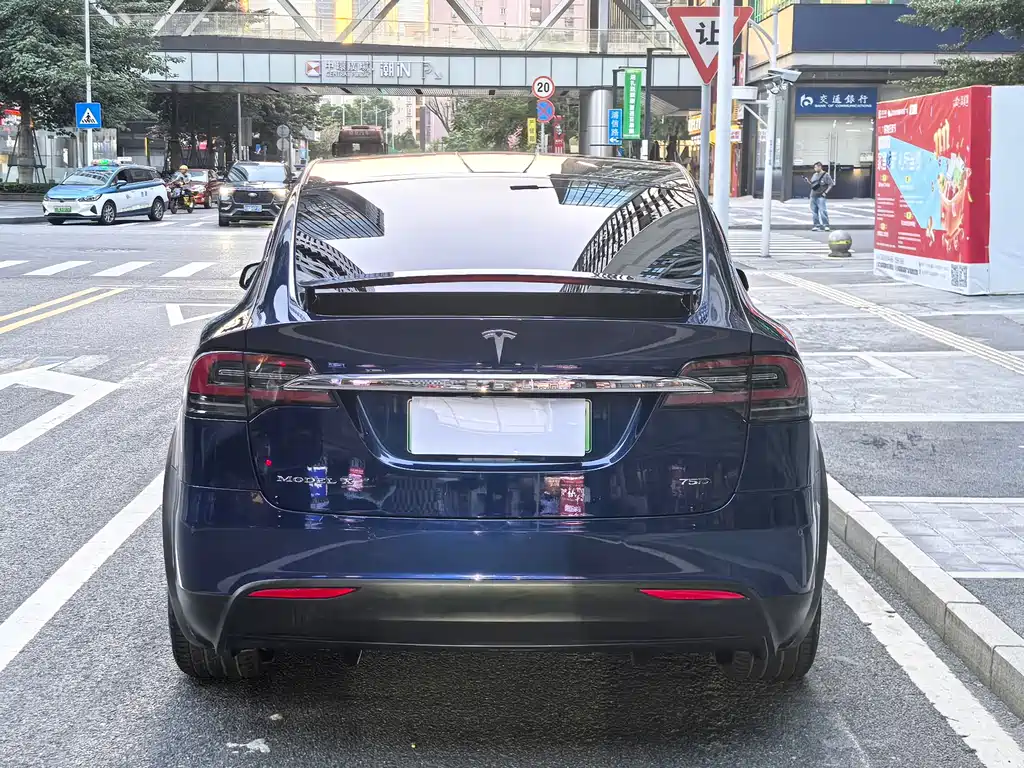 TESLA MODEL X