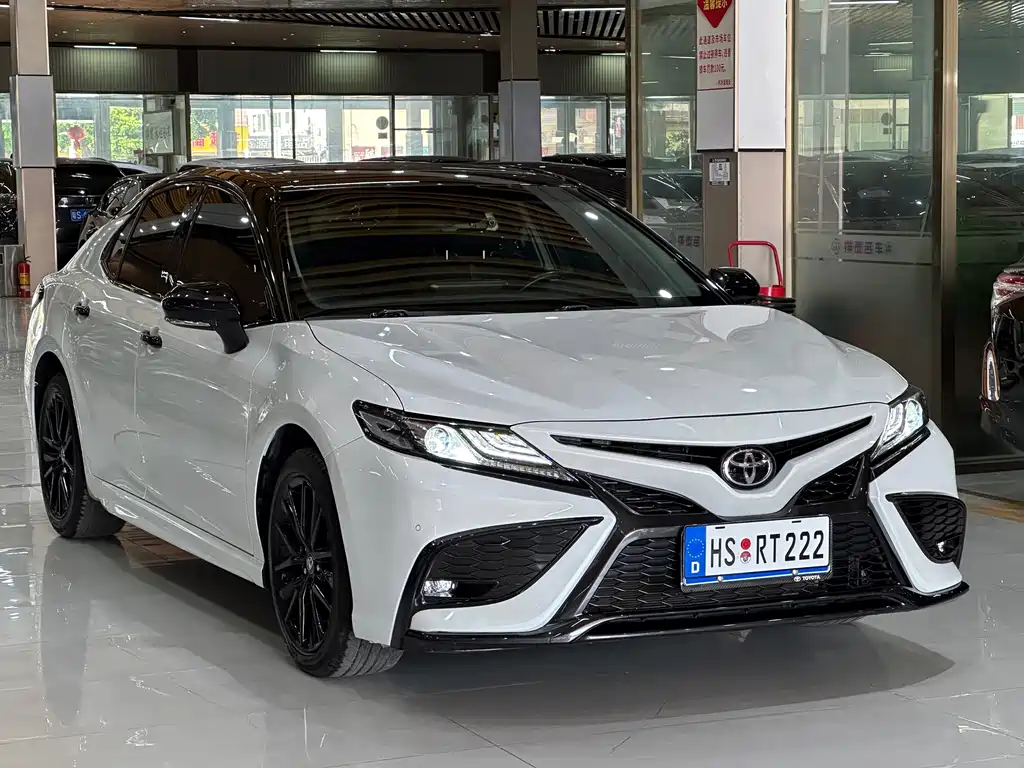 Toyota Camry — миниатюра 3