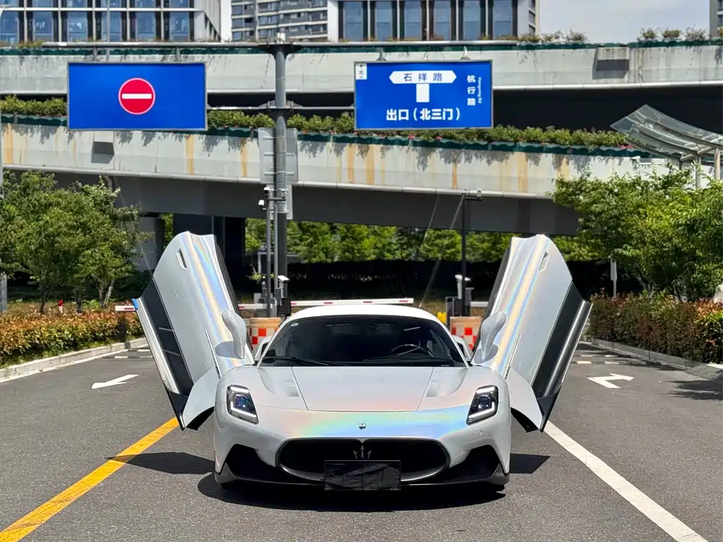 Maserati MC20