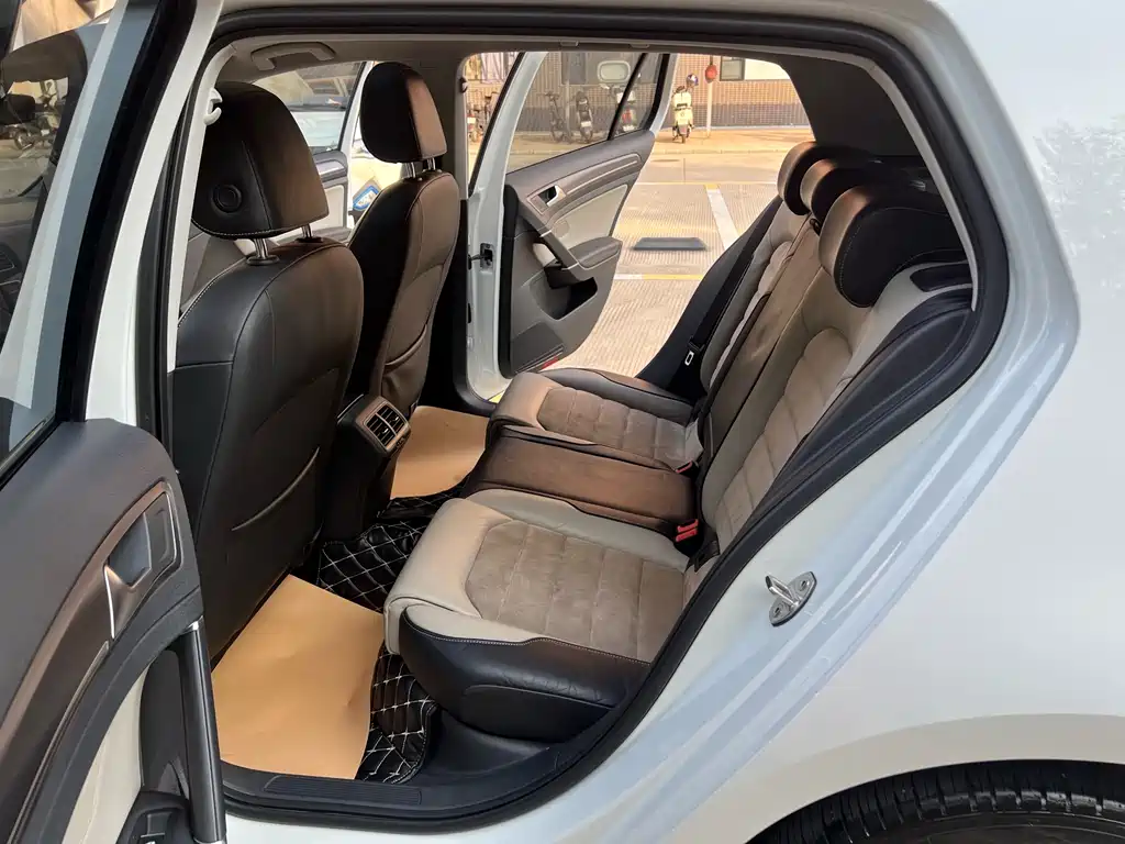 Volkswagen Golf 2017 230TSI AT Luxury