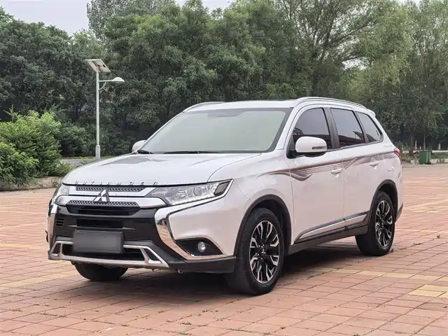 MITSUBISHI OUTLANDER 2020