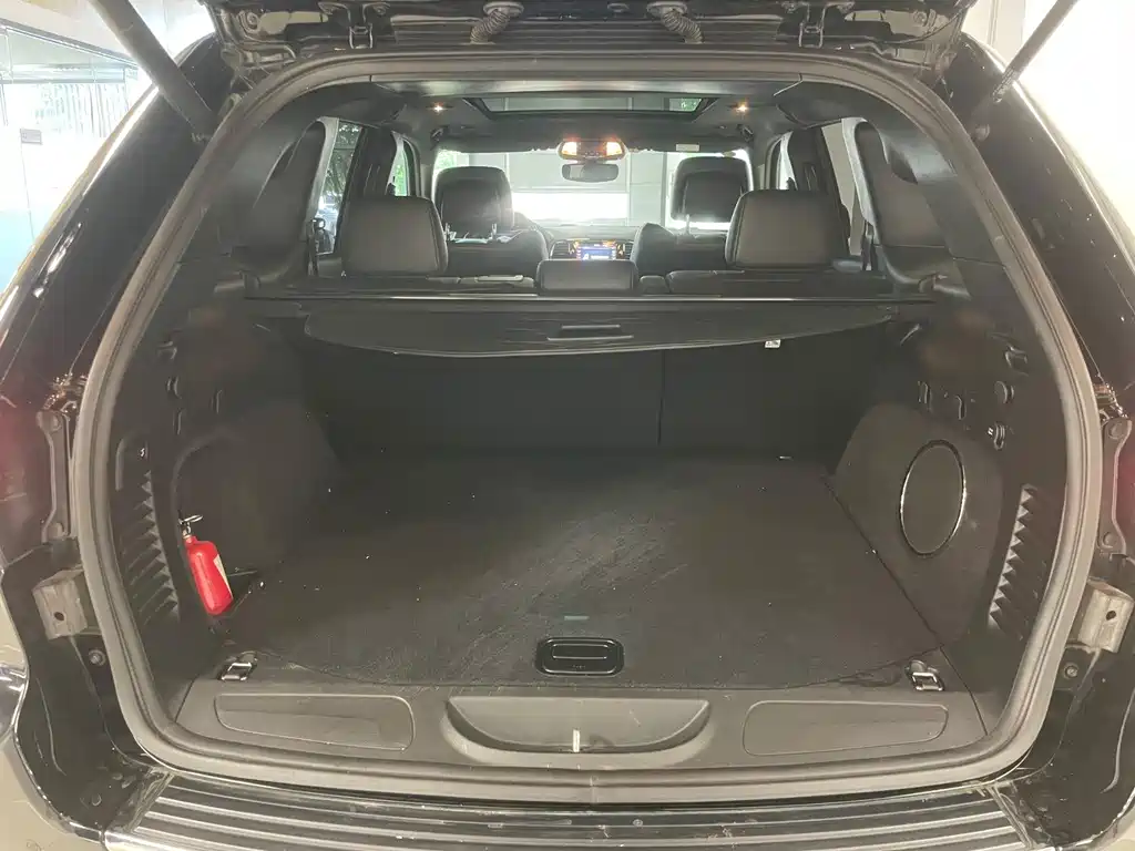 Jeep Grand Cherokee (Import) — миниатюра 27