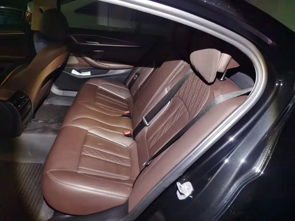BMW 5 Series — миниатюра 15
