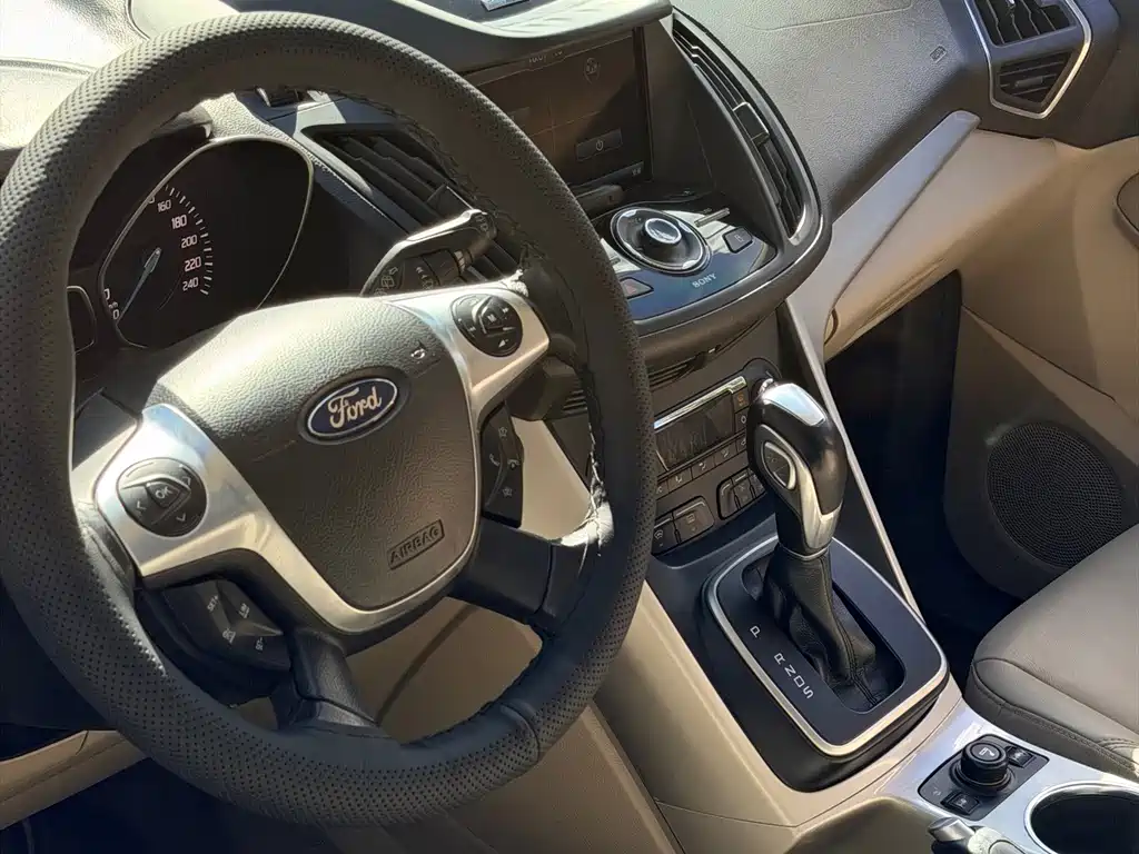 Ford Kuga — миниатюра 18