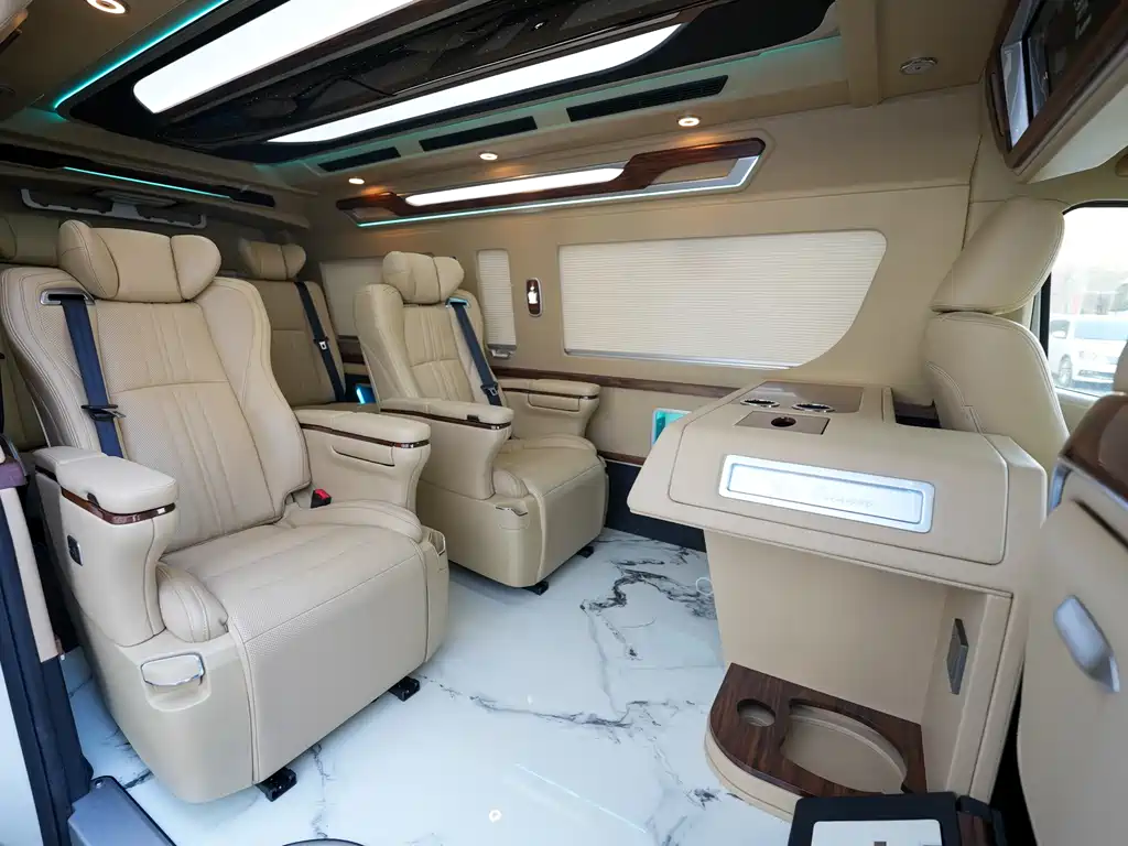 Toyota HiAce 2022 3.5L AT