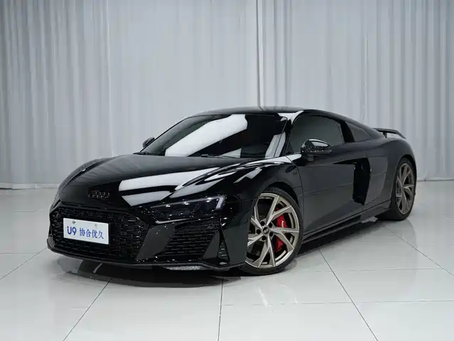 AUDI R8