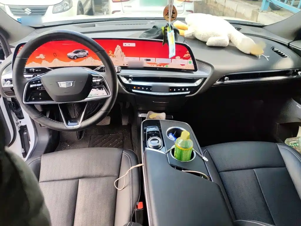 Cadillac Lyriq — миниатюра 13