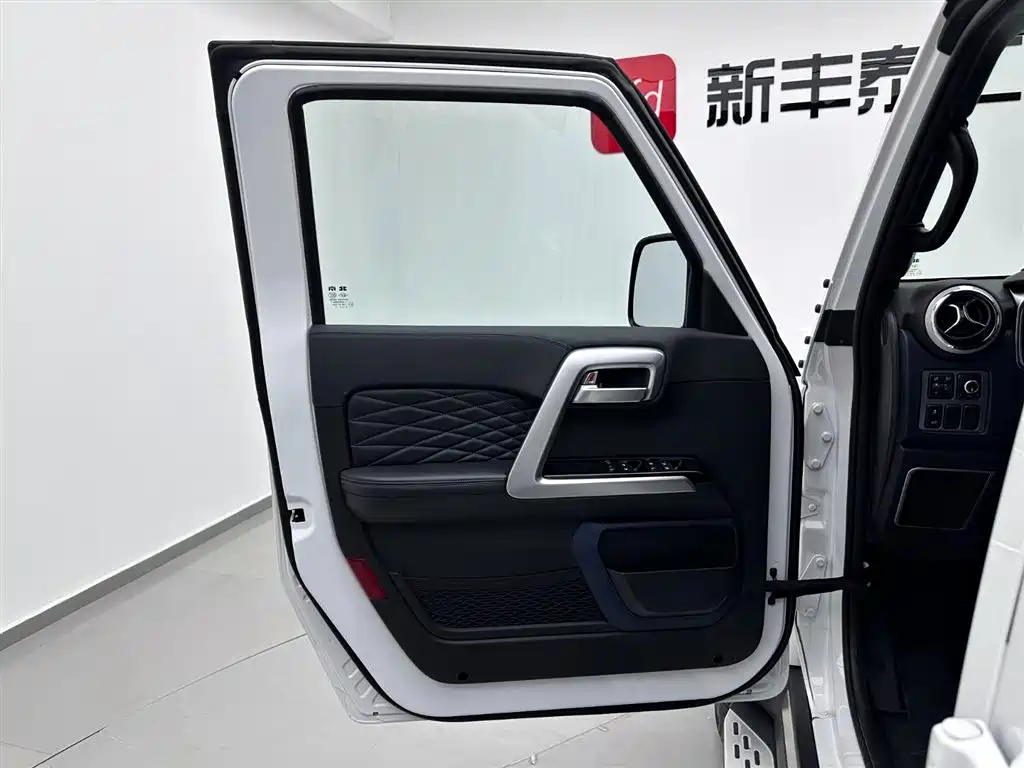 BAIC BJ40 2024 2.0T
