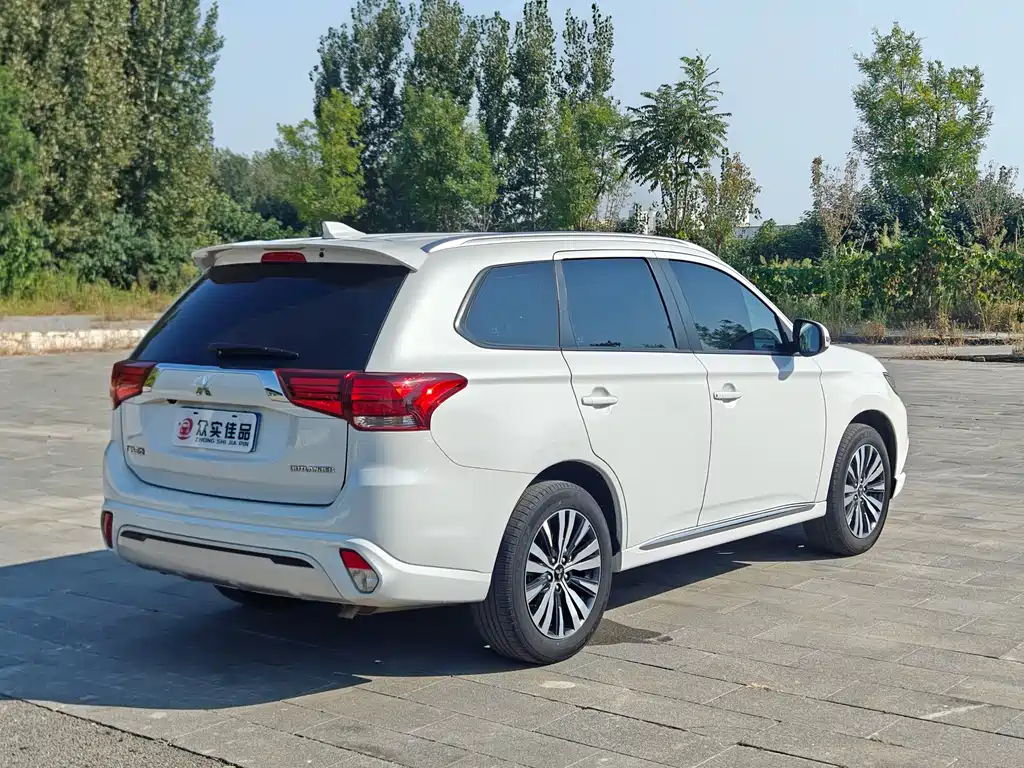 Mitsubishi Outlander — миниатюра 7