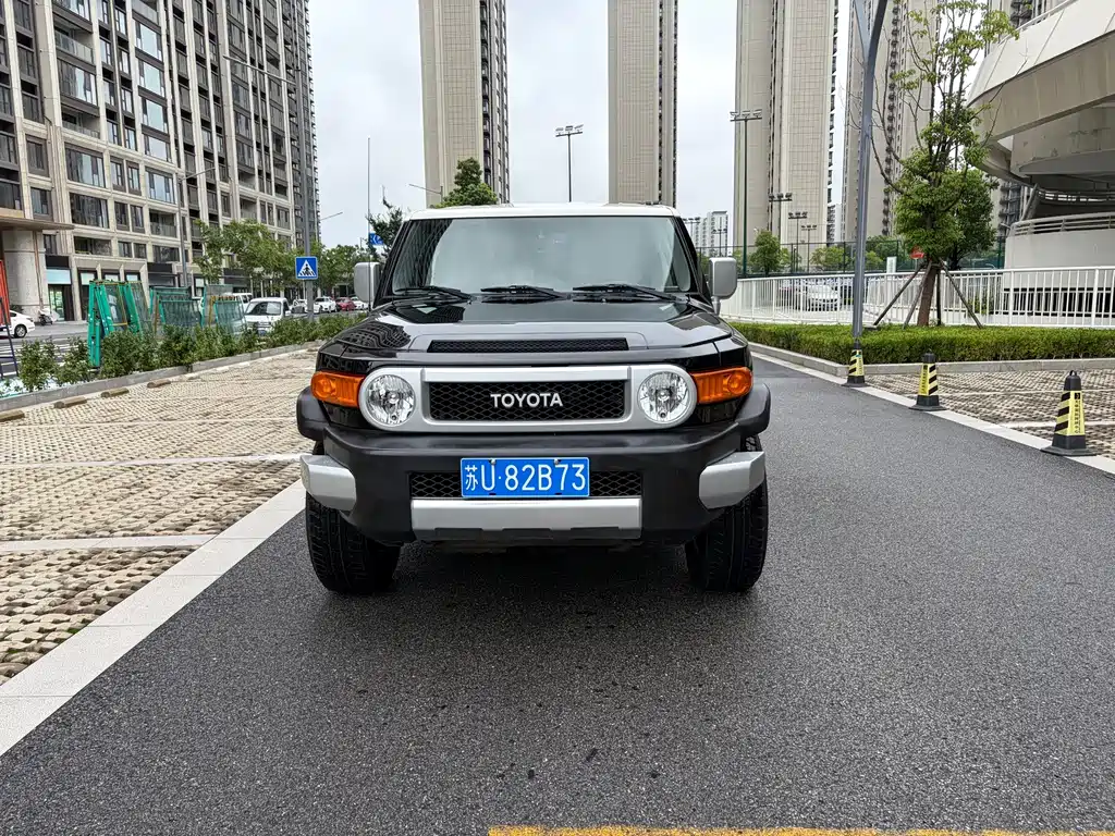 Toyota FJ Cruiser — миниатюра 2