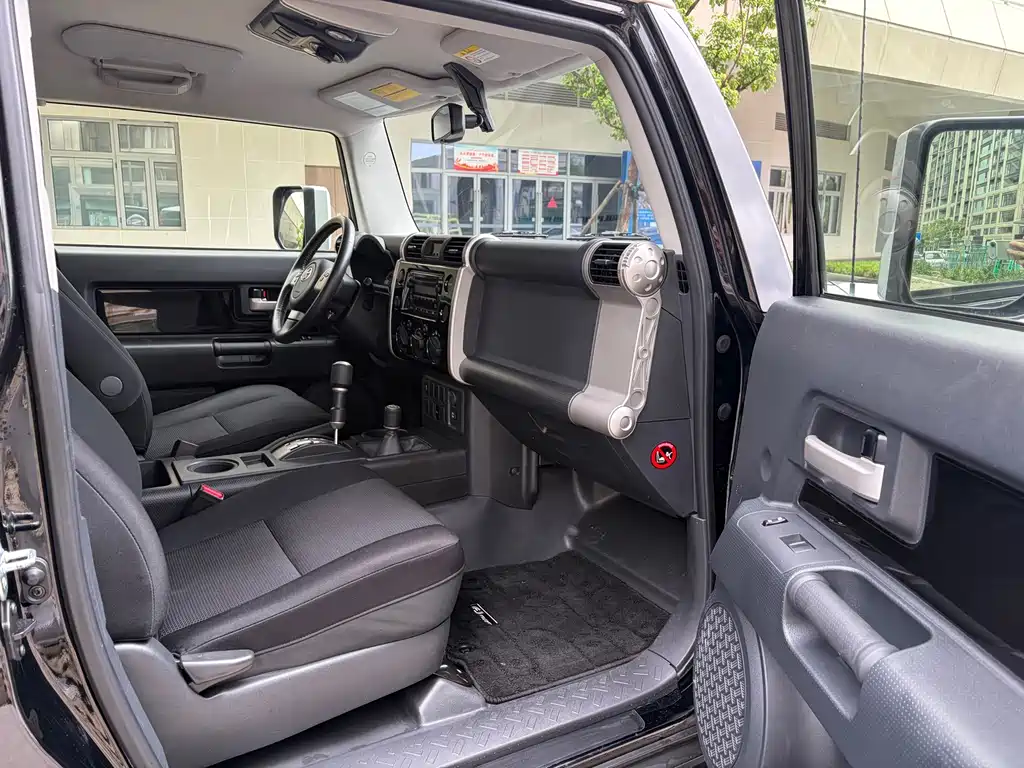 Toyota FJ Cruiser — миниатюра 16