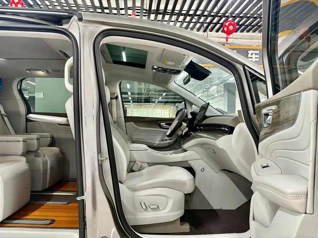 ROEWE IMAX8 NEW ENERGY