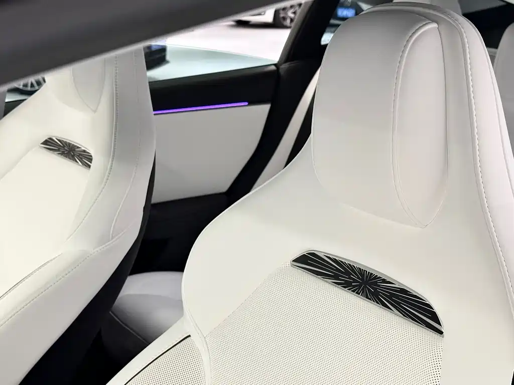 Tesla Model 3 — миниатюра 17