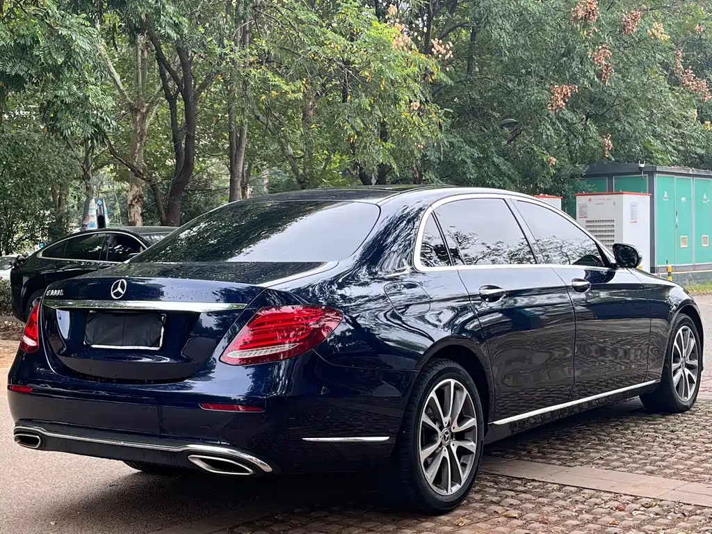 Mercedes-Benz E-Class — миниатюра 7