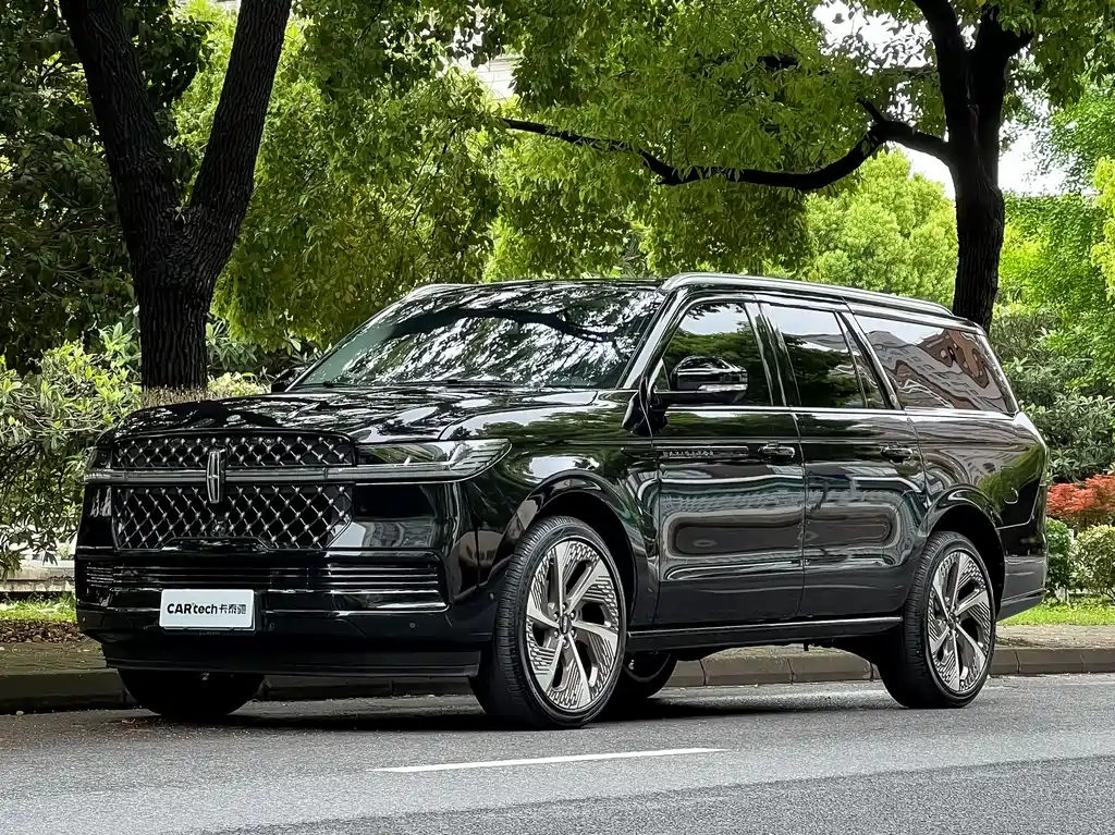Купить Lincoln Navigator