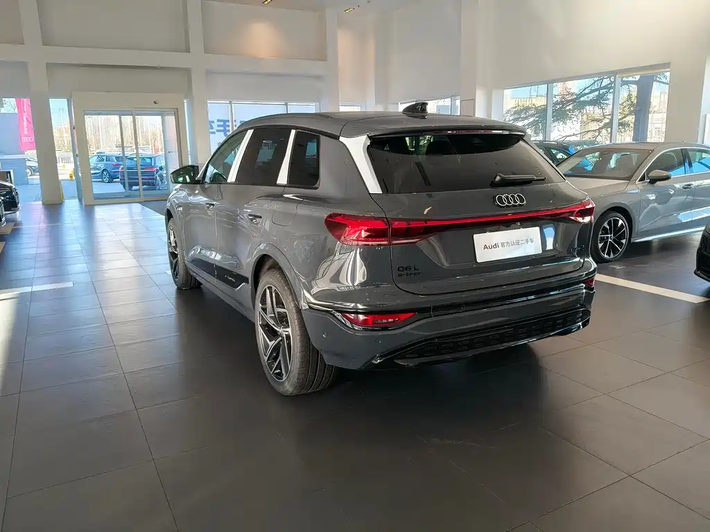 AUDI Q6L E TRON