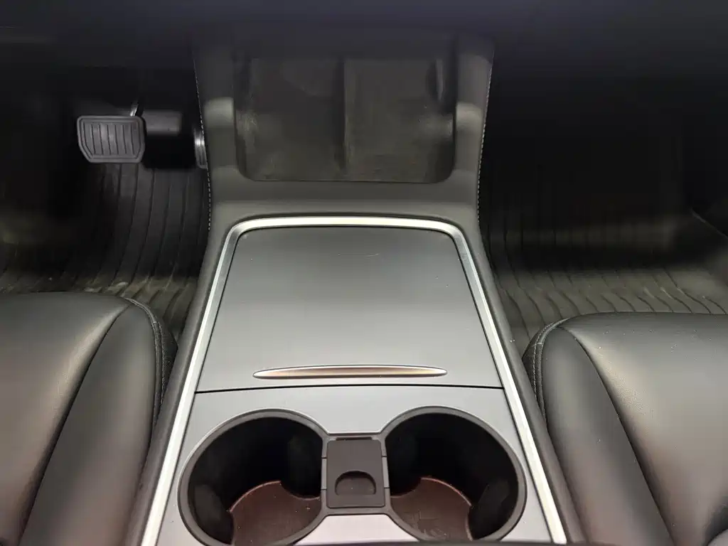 Tesla Model 3 — миниатюра 15