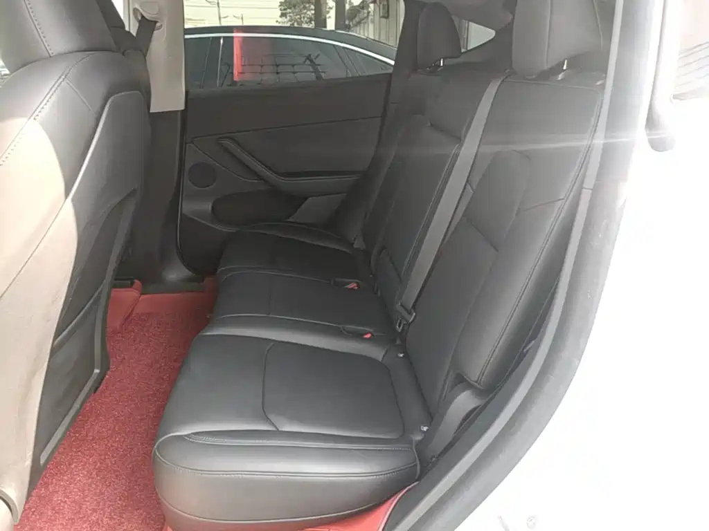 Tesla Model Y — миниатюра 17