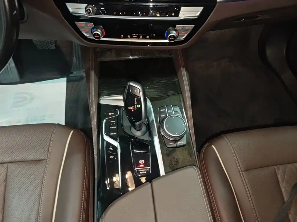 BMW 5 Series — миниатюра 14