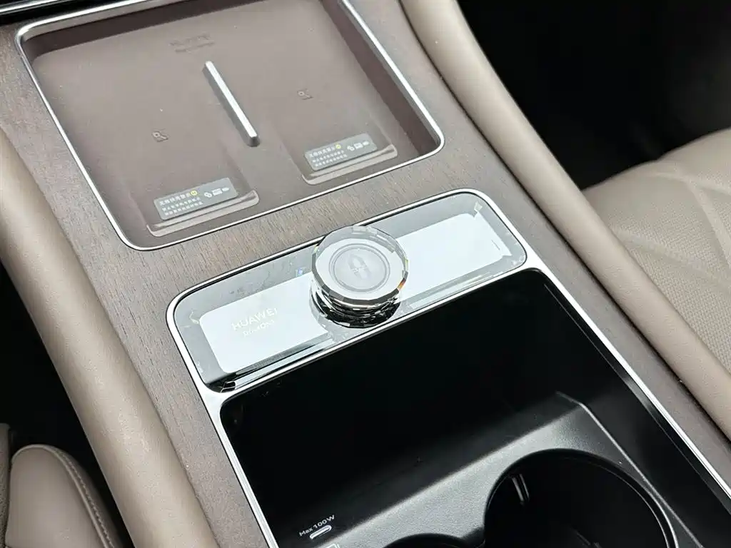 AITO ASK THE WORLD M9