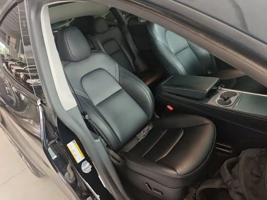 Tesla Model Y — миниатюра 25