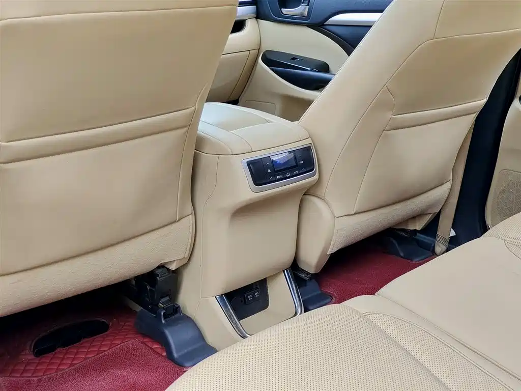 Toyota Highlander 2018 2.0T Luxury 7 мест V