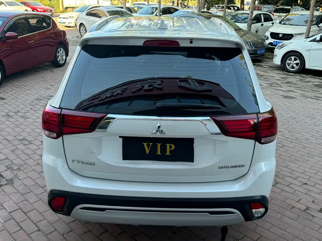 MITSUBISHI OUTLANDER